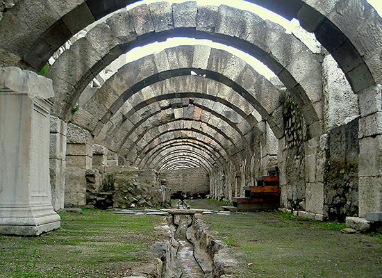 İzmir Agorası: Antik Smyrna'nın Kalbinde Bir Yolculuk