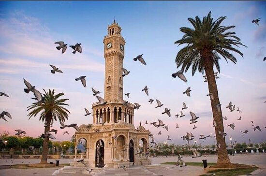İzmir Saat Kulesi gündüz vakti