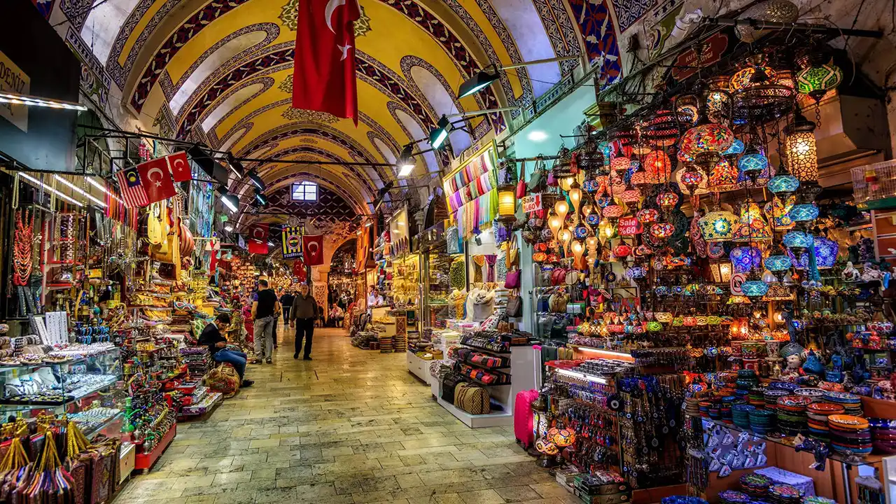 Kemeraltı Çarşısı sokaklarından bir kare